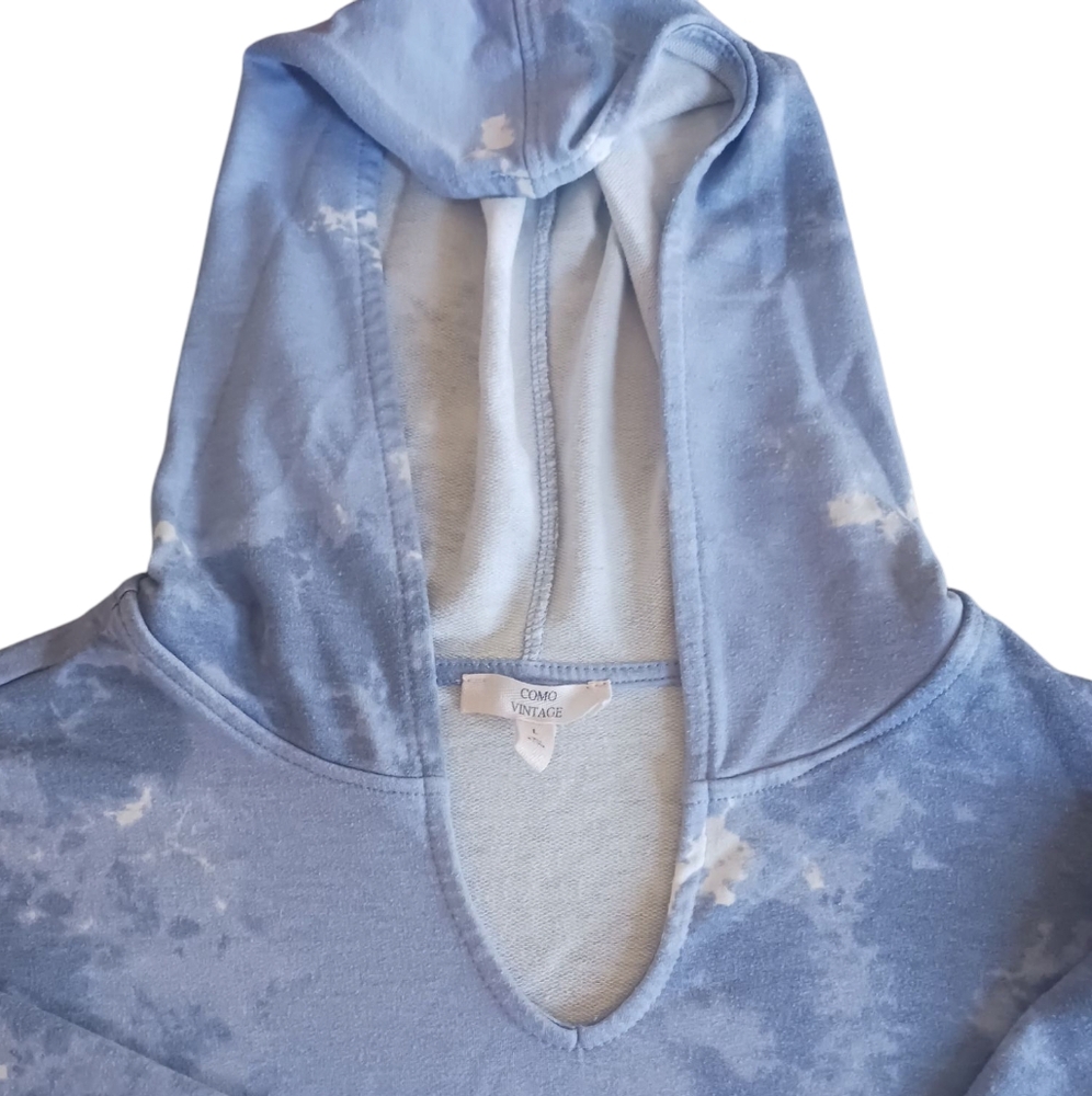 Blue Tie-Dye Hoodie with warm colors, very pretty, fresh and comfortable